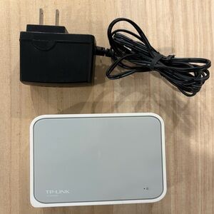 TP-Link Desk 5-Port Switch Model TL-SF1005D